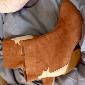 Nine West Tan and Cream Ankle Booties with Chunky Heel